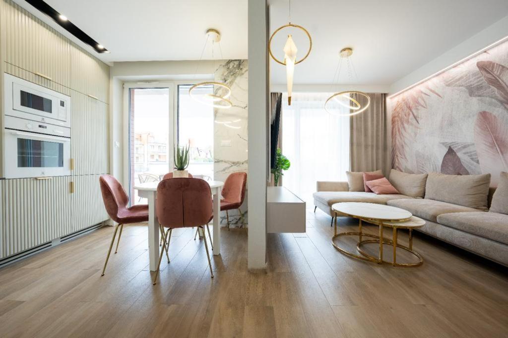 Rodzinne Apartamenty Bardzo Blisko Plazy Rewal Esterno foto