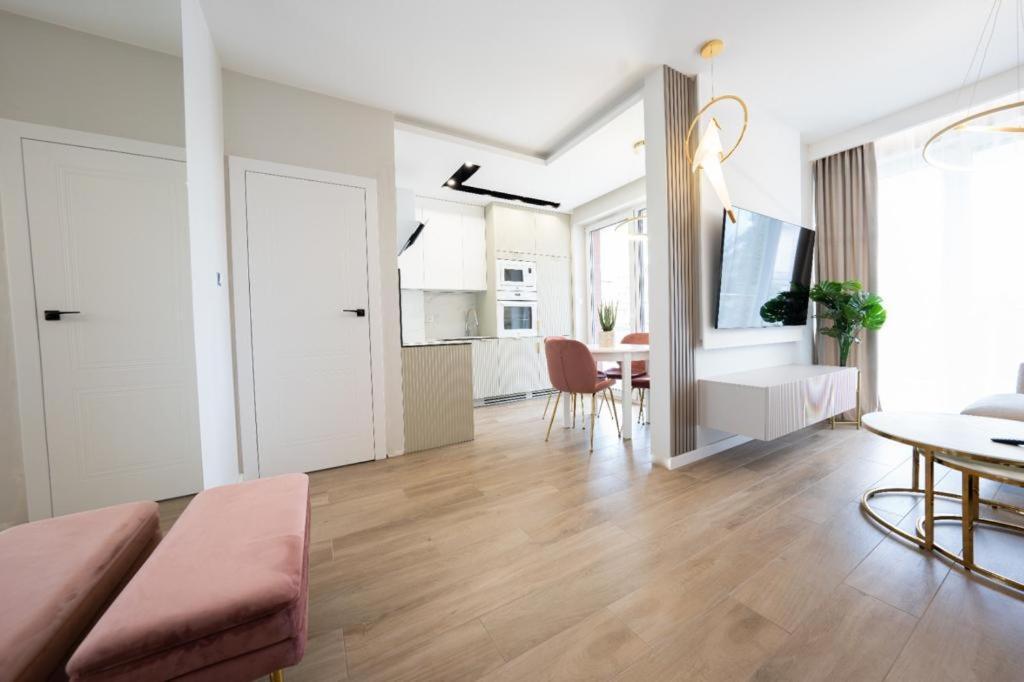 Rodzinne Apartamenty Bardzo Blisko Plazy Rewal Esterno foto