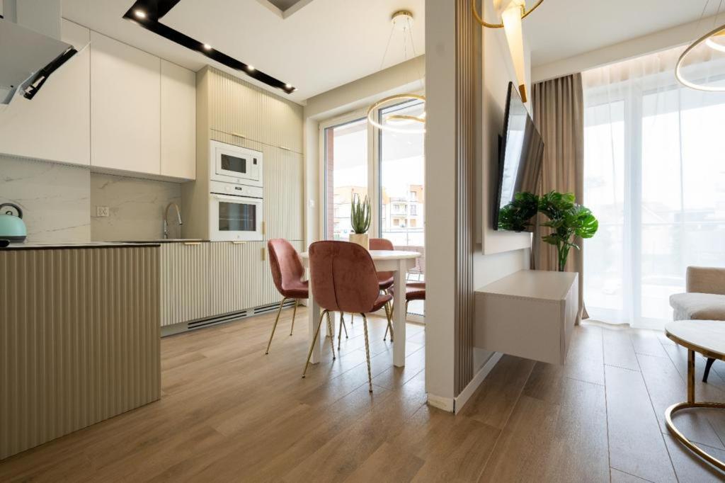 Rodzinne Apartamenty Bardzo Blisko Plazy Rewal Esterno foto