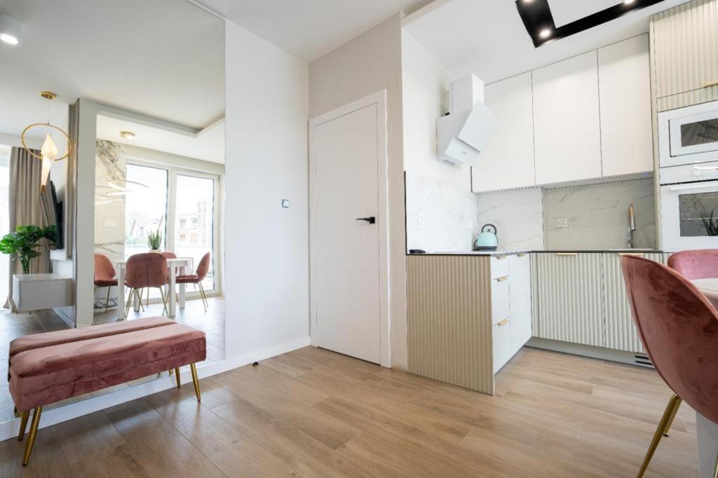 Rodzinne Apartamenty Bardzo Blisko Plazy Rewal Esterno foto