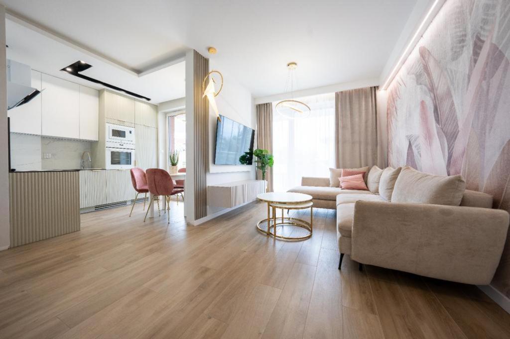 Rodzinne Apartamenty Bardzo Blisko Plazy Rewal Esterno foto